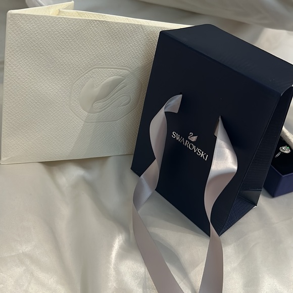 SWAROVSKI Constella cocktail ring size 6.5 with gift bag! - Picture 9 of 9